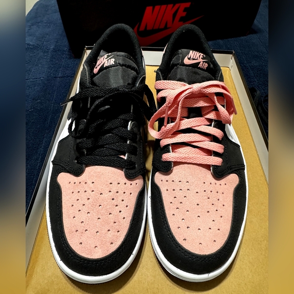 Nike Air Jordan 1 Retro Low OG Sneakers - Picture 3 of 6